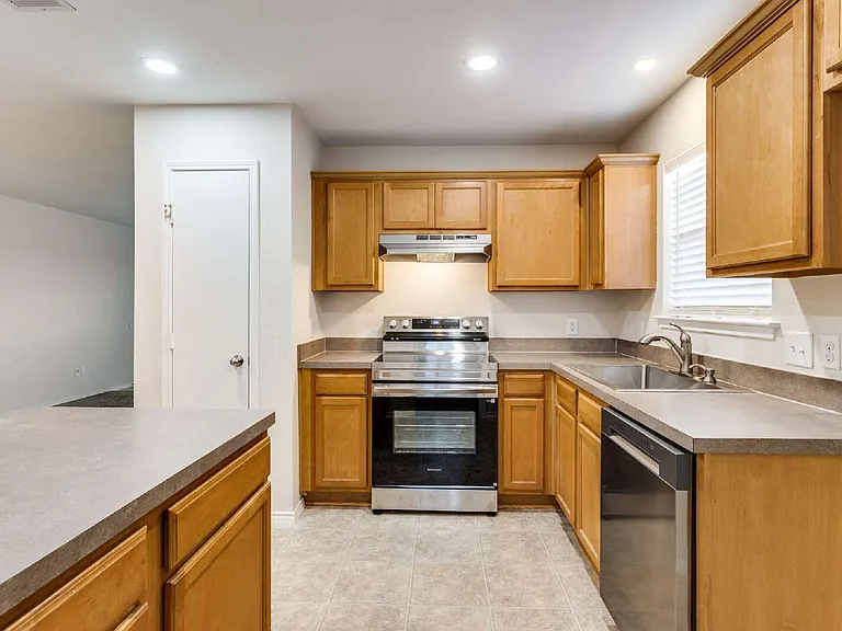 9224 Marilyn Dr — Photo 4