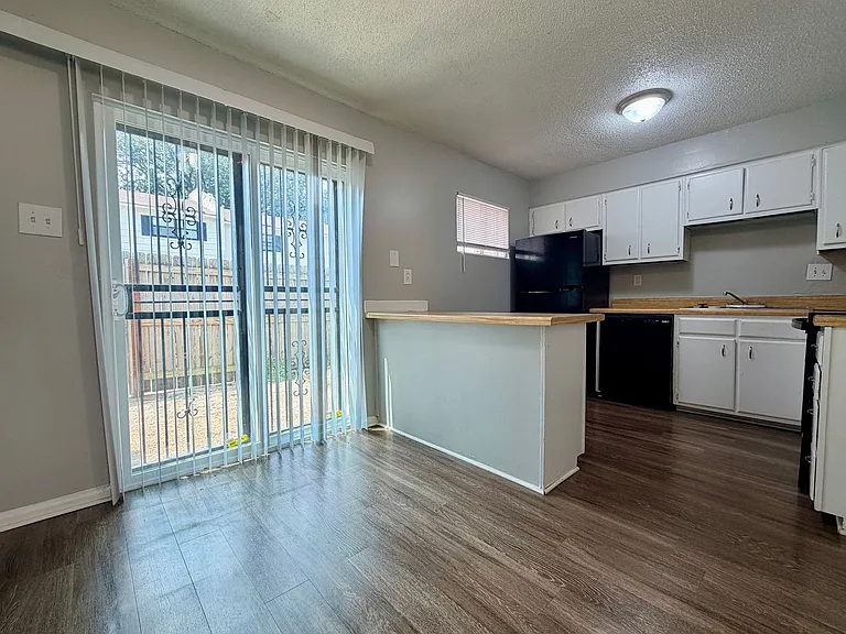 670 Hobbs Dr — Photo 5
