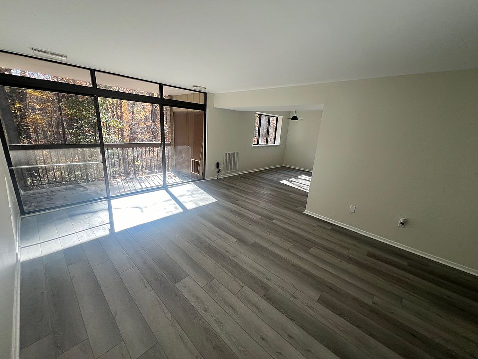 living room/ dining room