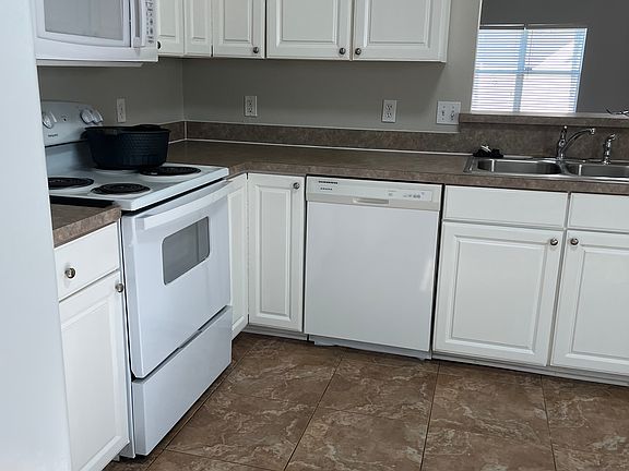 4th image of 864 Southern Creek Dr