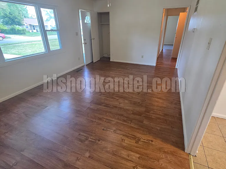 1023 Brenda Ct — Photo 3