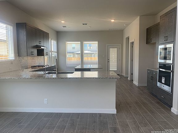 5th image of 1036 Slight St