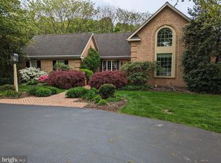 1061 Chapel Forge Dr, Lancaster, PA 17601