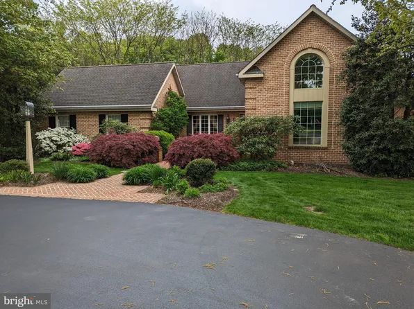 1061 Chapel Forge Dr, Lancaster, PA 17601