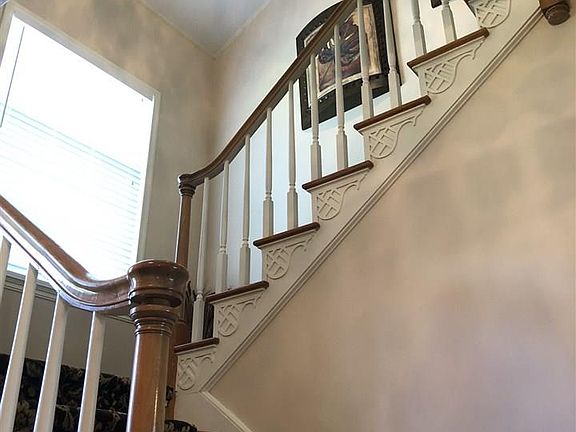 4th image of 325 Hyde Park Dr