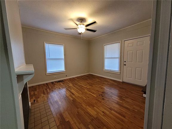 3rd image of 215 Avenue E SE