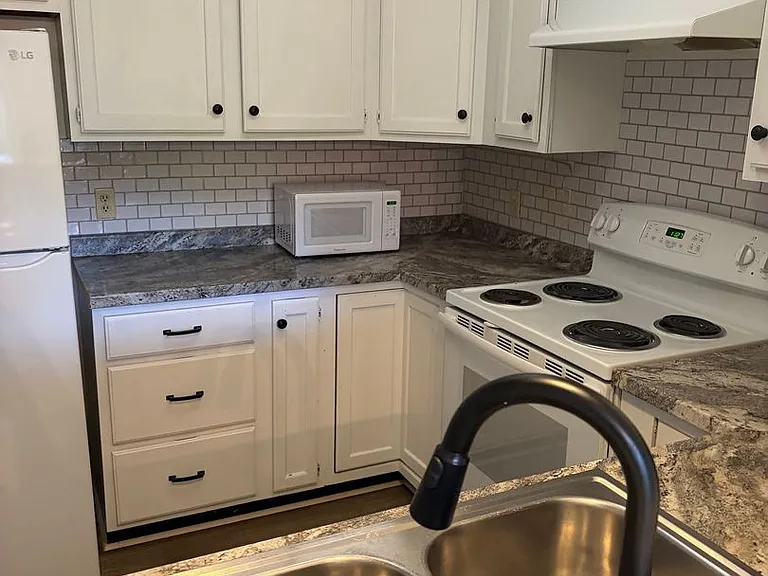 124 Governor Berkeley Rd #13 — Photo 2