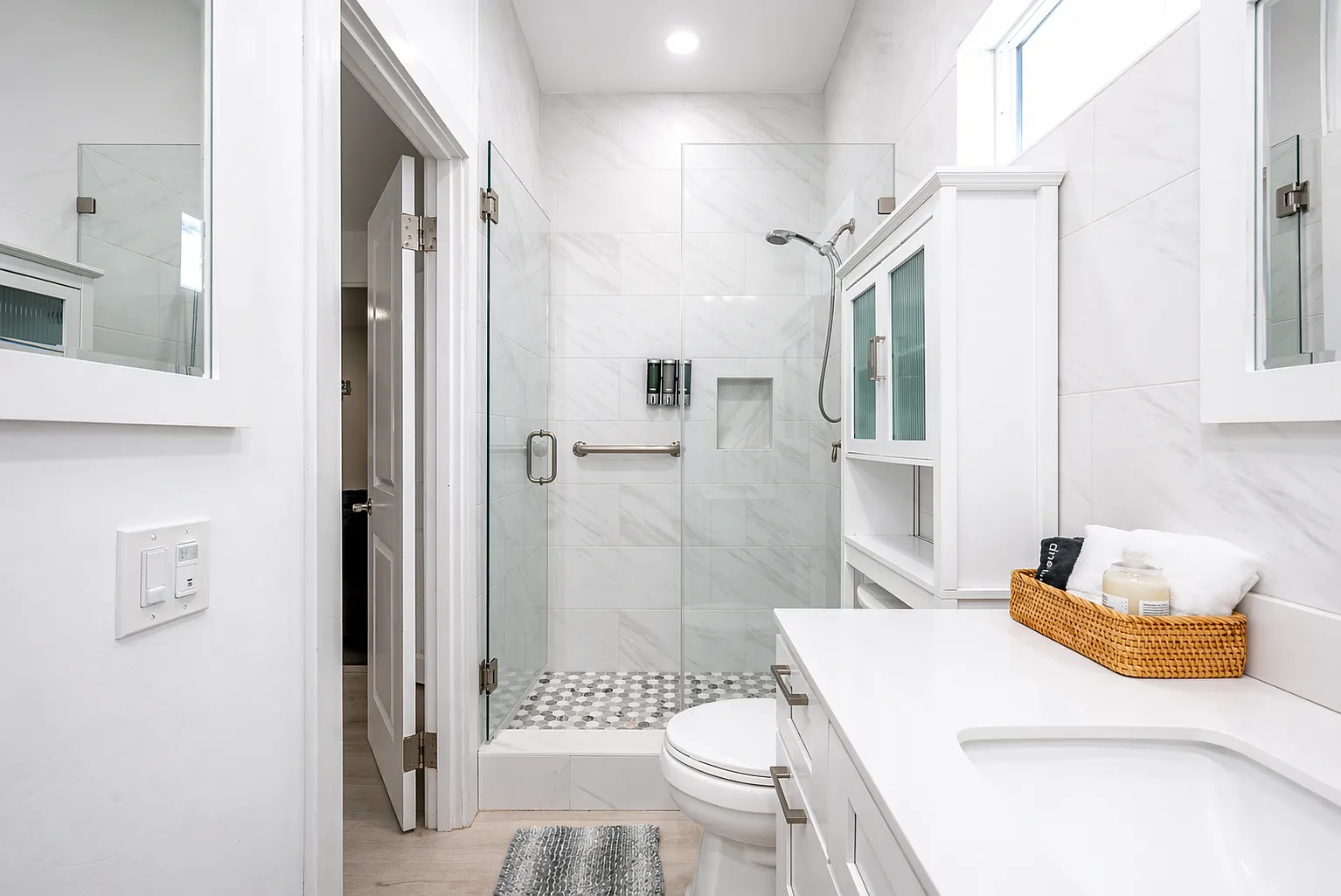 1825 W Balboa Blvd — Photo 4
