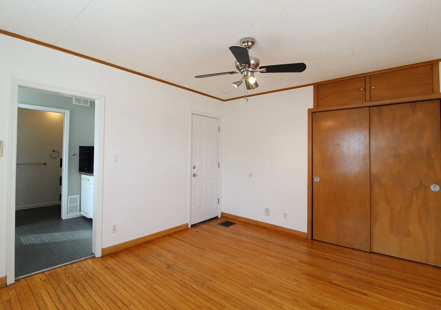 Updated Studio Near KU Med — Photo 4
