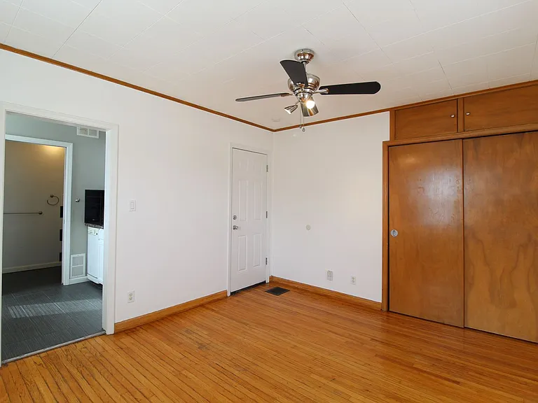 1312 W 39th St #2 — Photo 4
