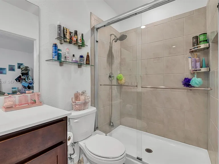 537 NE 6th Ct — Photo 36