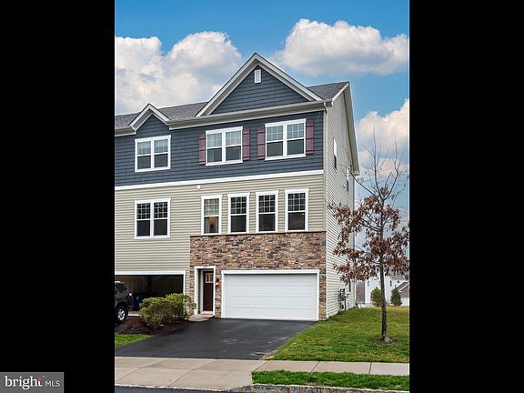 2nd image of 329 Dawson Pl
