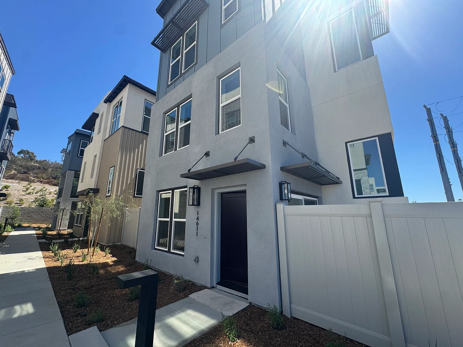 3 bed, 3.5 bath, 2029 sqft, $6,000 — Photo 1