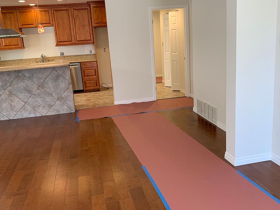 From entry toward kitchen laundry & bedroom hallway