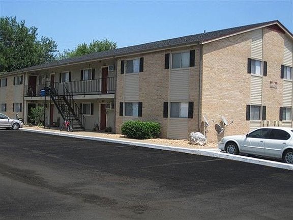 2nd image of 1402 Holleman Dr #105