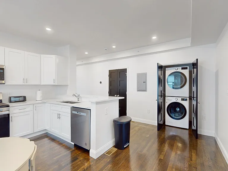 188 Ash St — Photo 10