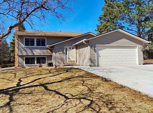 8501 Zanzibar Ln N, Maple Grove, MN 55311