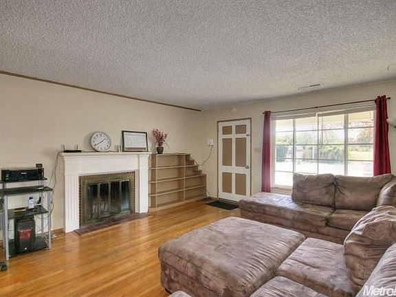5th image of 905 W El Camino Ave