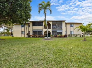 306 Pine Ridge Circle #B-2, Greenacres, FL 33463