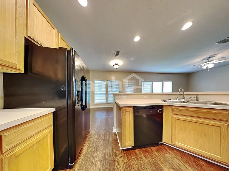 9146 Prosperity Lake Dr — Photo 3