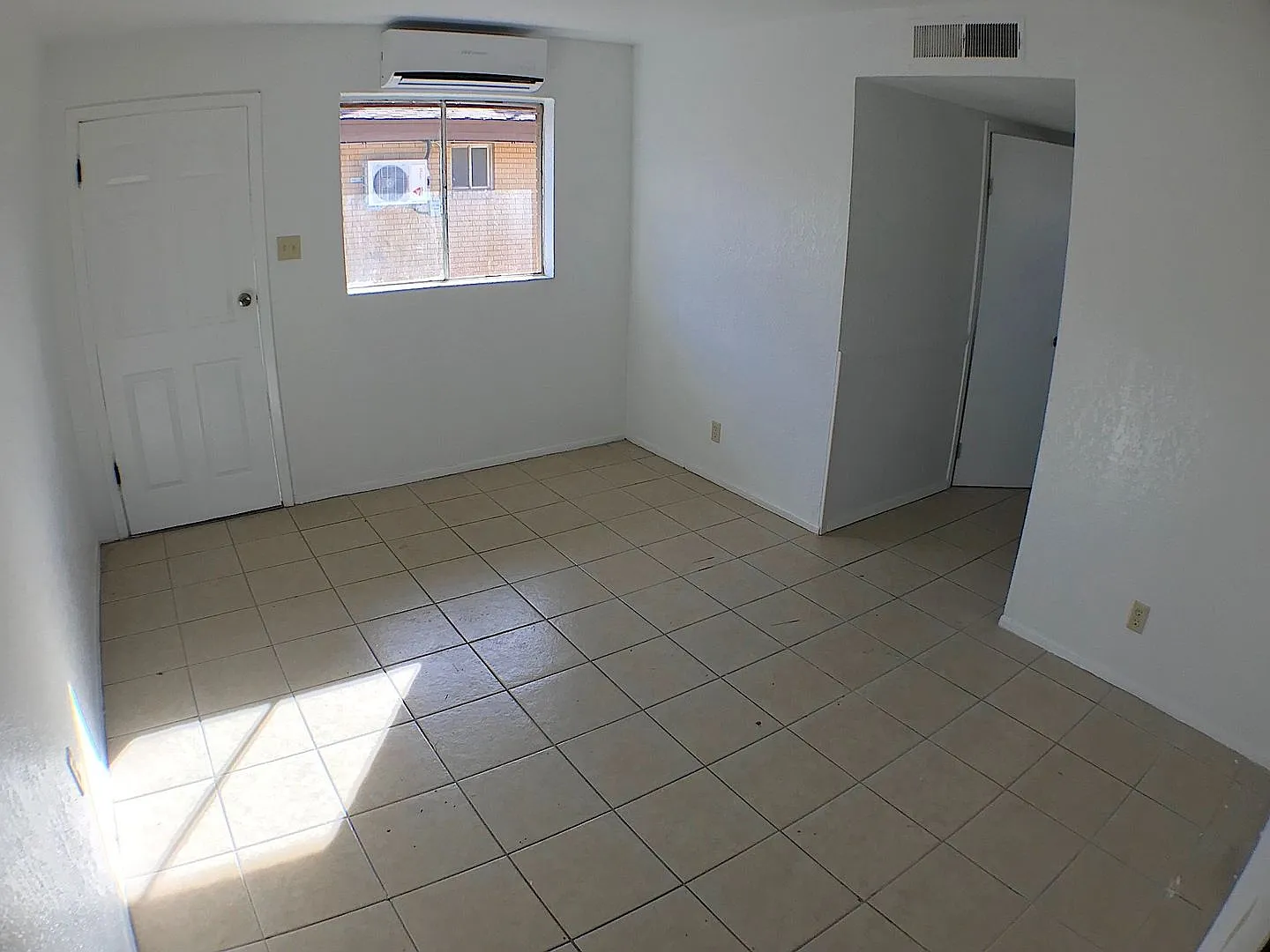 Lawson St 8636 — Photo 3