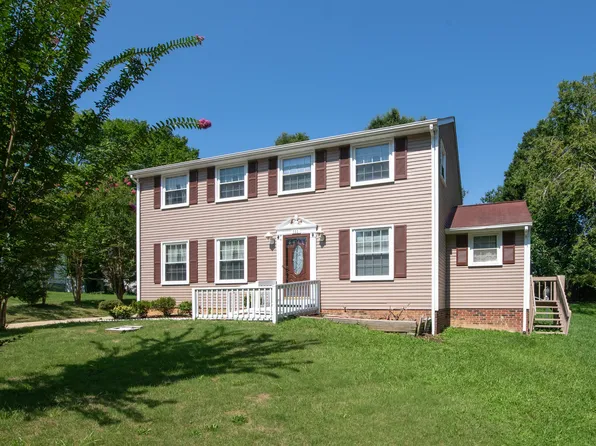 111 Smokehouse Ln, Cary, NC 27513
