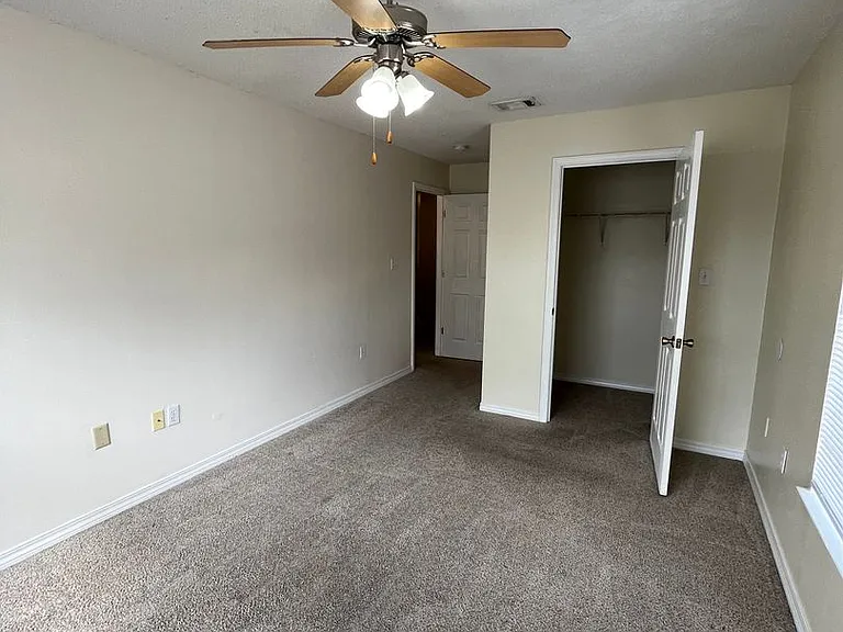 204 Johnson Ct — Photo 13
