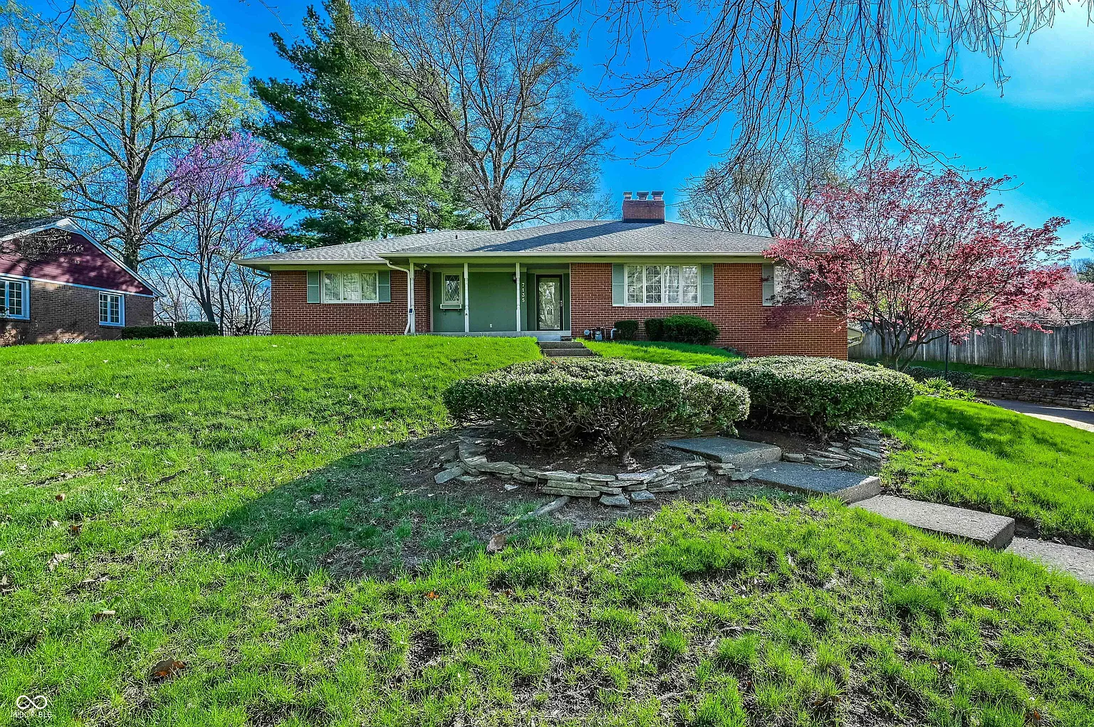 7135 Huntington Rd photo 1