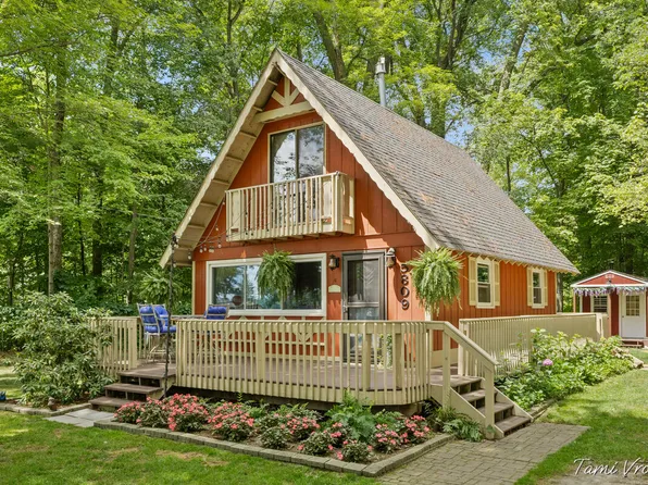 5809 Maple St, Newaygo, MI 49337