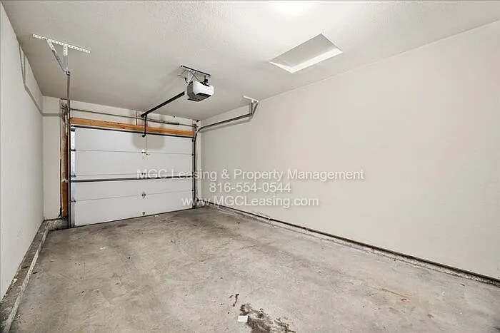 2110 Hickoryleaf Ln — Photo 11