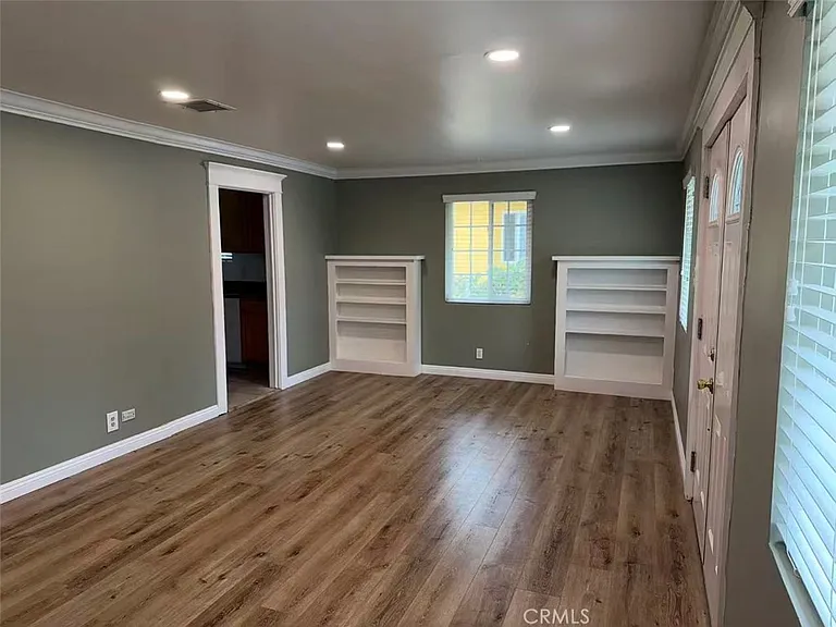 6137 Camellia Ave — Photo 3