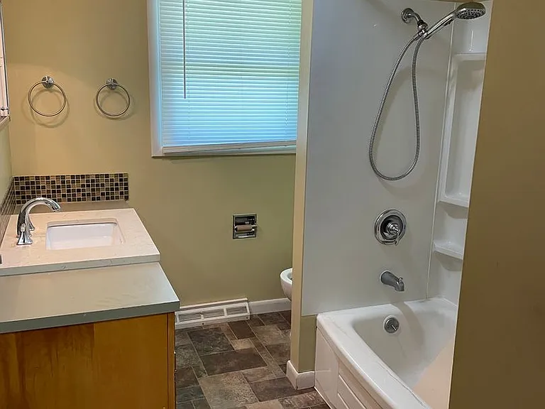 2638 Clark Ave — Photo 9