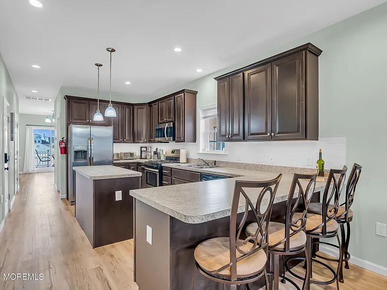 329 Franklin Ave — Photo 6