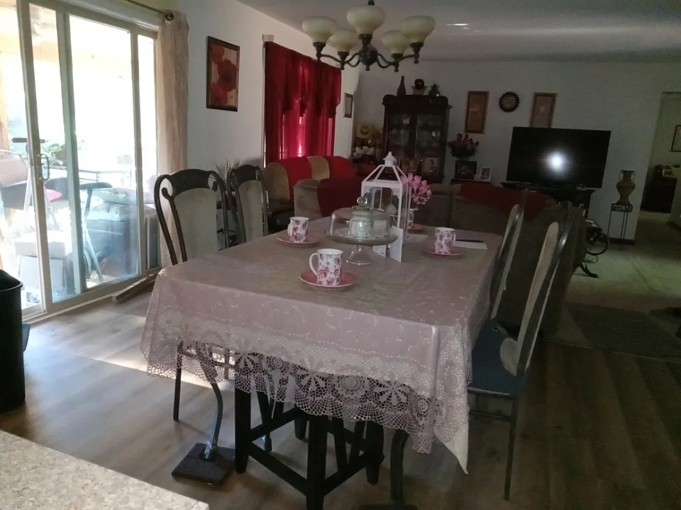 3 bed, 1960 sqft, $2,200 — Photo 4