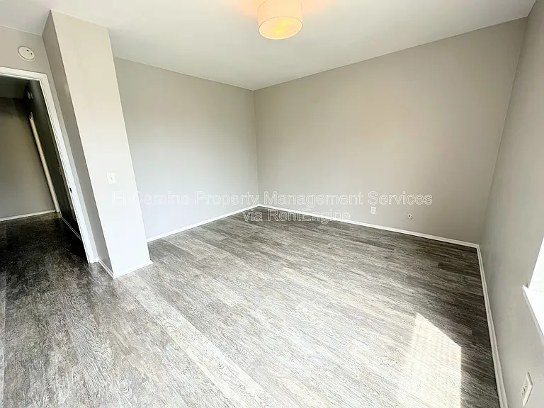 955 W Lamark Ln — Photo 12