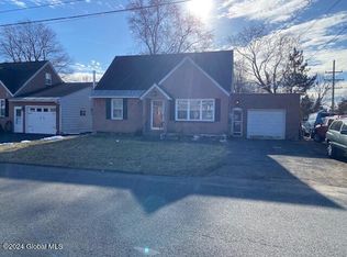 25 Birch Tree Rd, Albany, NY 12205