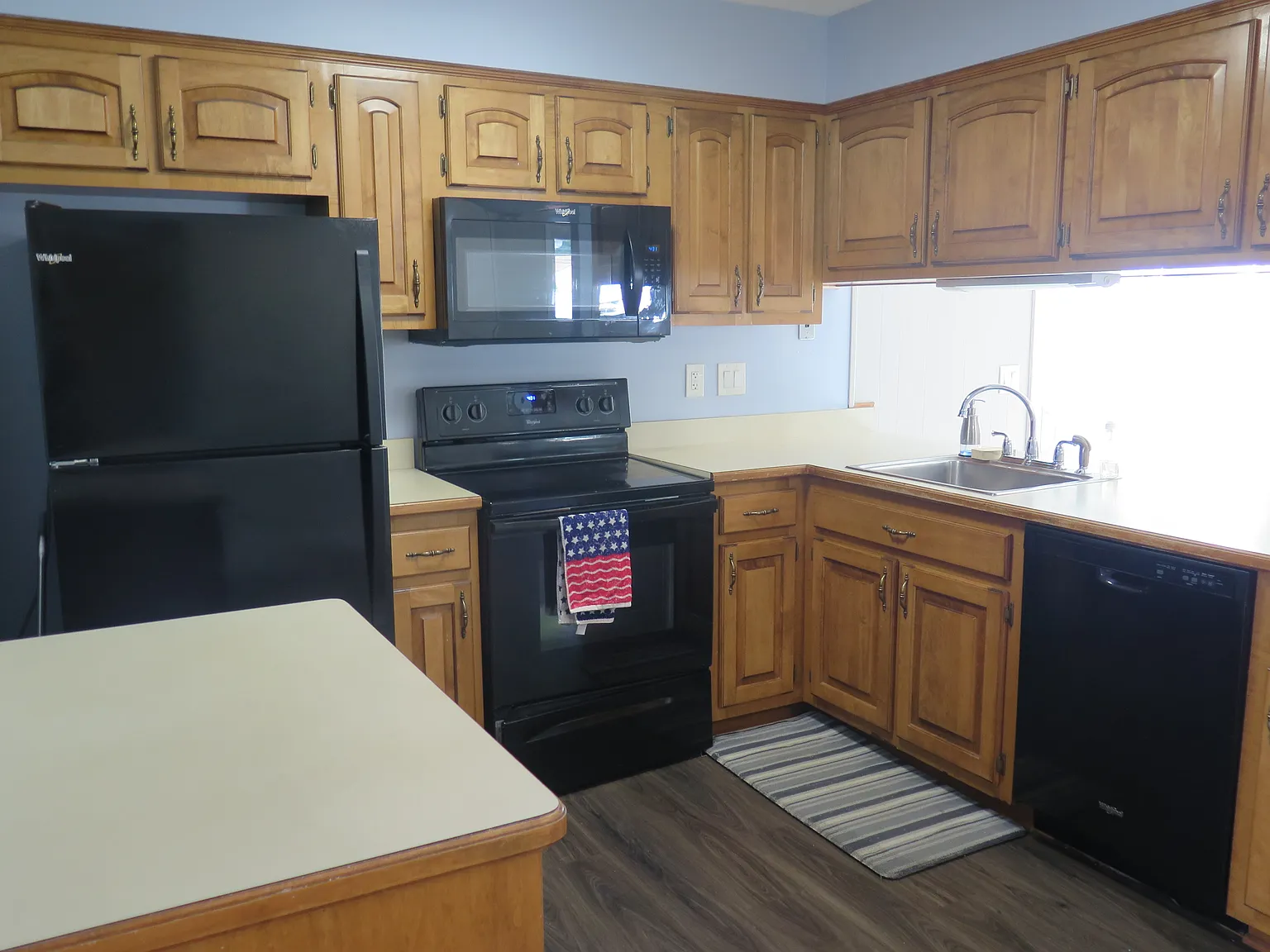 3 bed, 1.5 bath, 1363 sqft, $2,300 — Photo 2