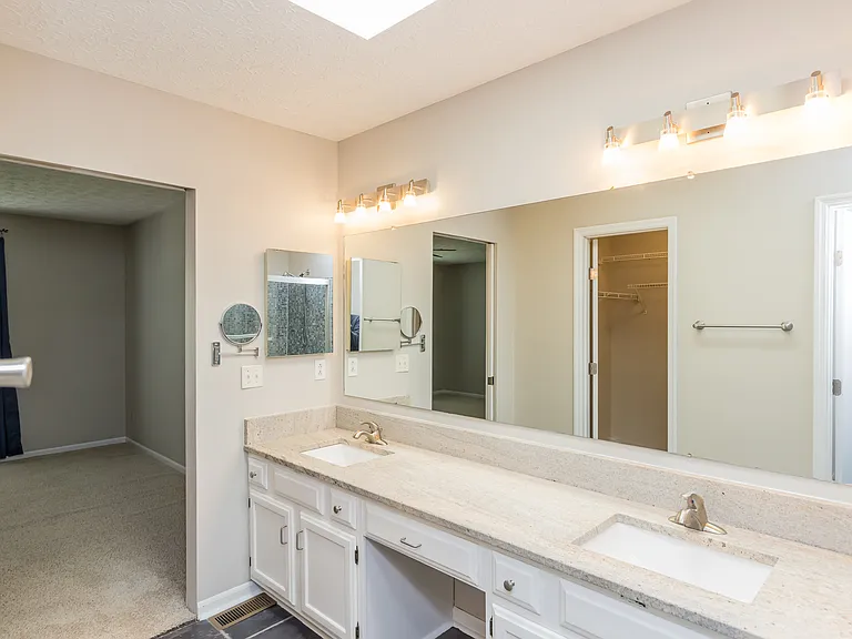 6085 Tara Hill Dr — Photo 27