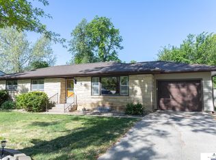 5 Fairview Dr, York, NE 68467