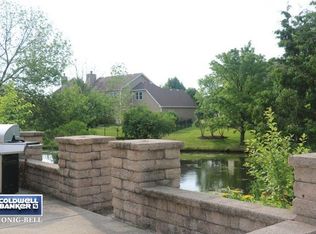 102 Mark Ct, Oswego, IL 60543