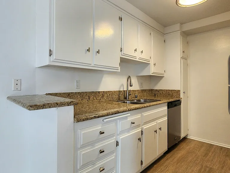 11838 Goshen Ave #7 — Photo 7