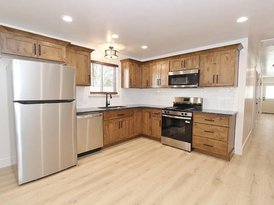 804 S Commercial Ave #1