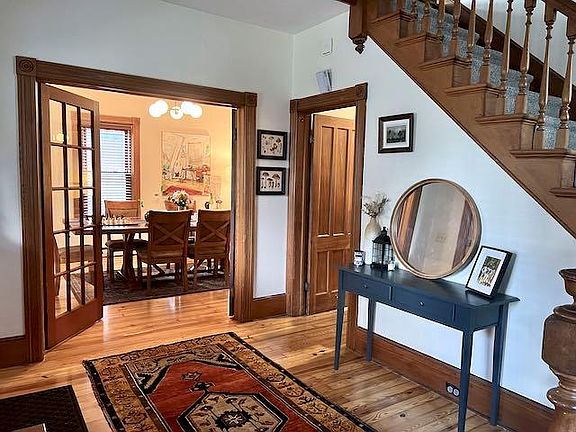 Dining room seen from foyer