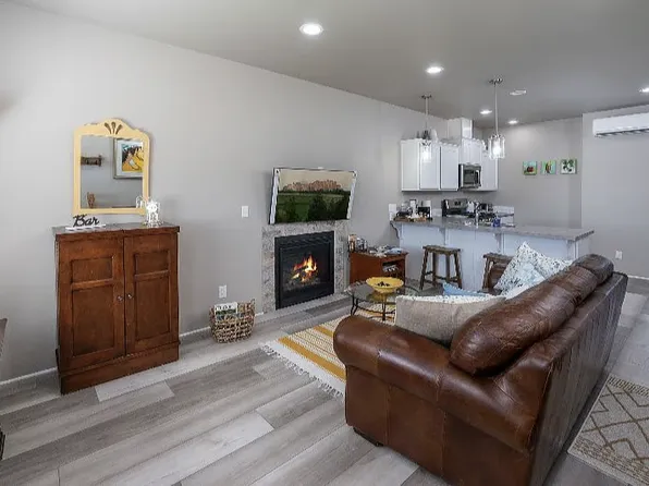 1015 SE 5th St, Bend, OR 97702