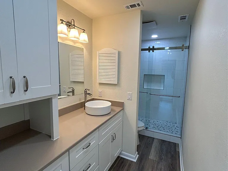 100 Bay Point Dr #8 — Photo 8