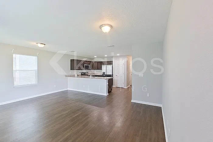 3 bed, 2.5 bath, 1409 sqft, $1,725 — Photo 3