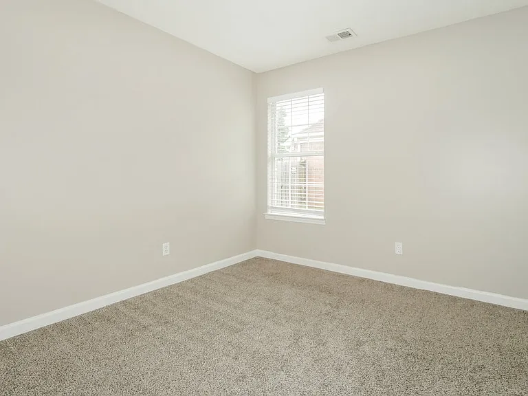 1332 Custer Dr E — Photo 12