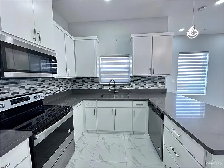 1905 Sunset Dr — Photo 8