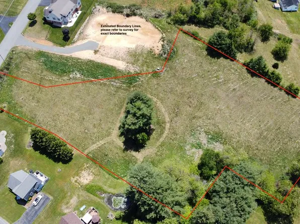 110 Carriage Dr, Galax, VA 24333