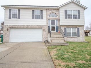 1161 Windshire Dr, Mascoutah, IL 62258